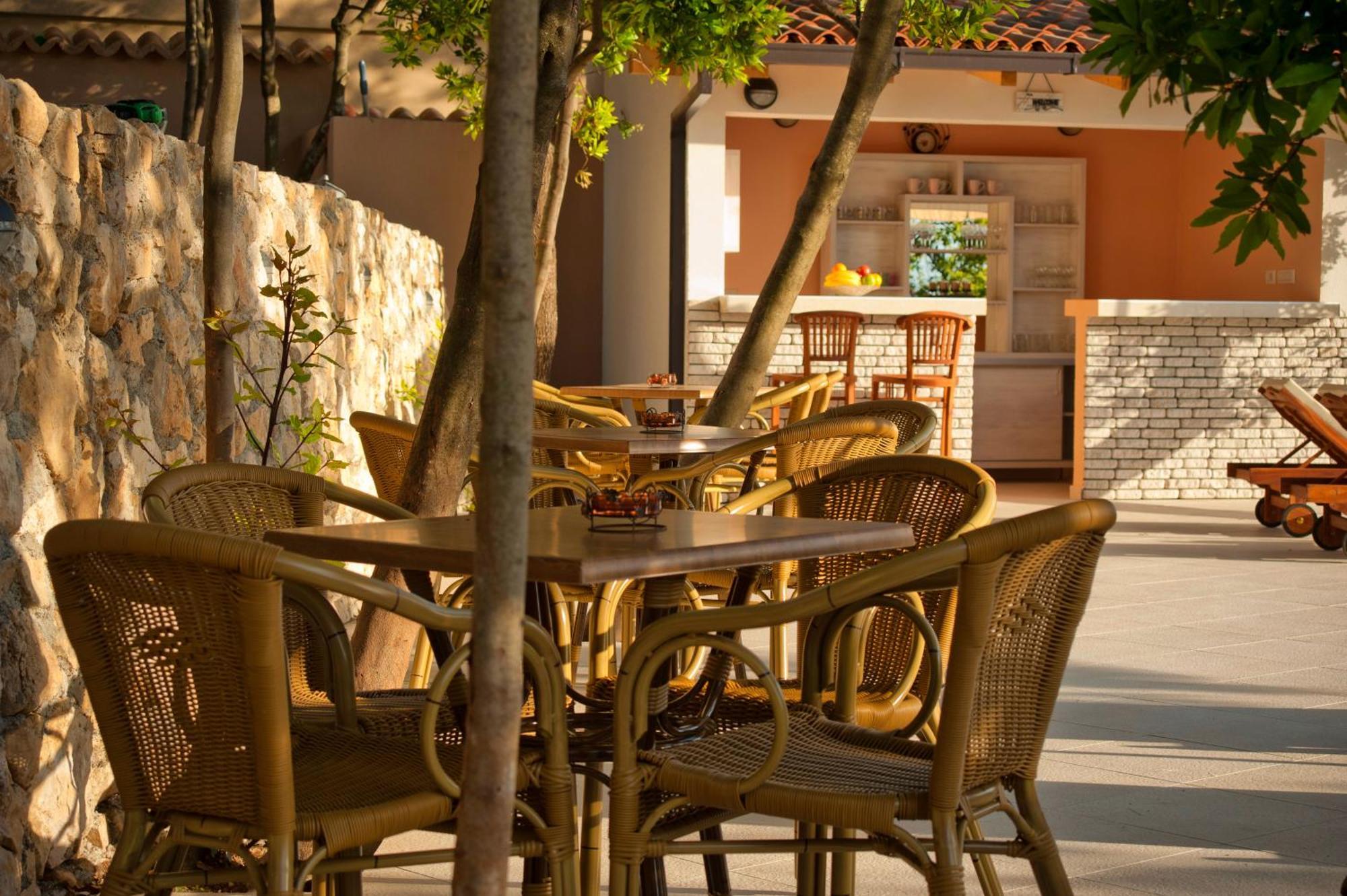 Harmonia Bungalows & Pool Sveti Stefan Rum bild