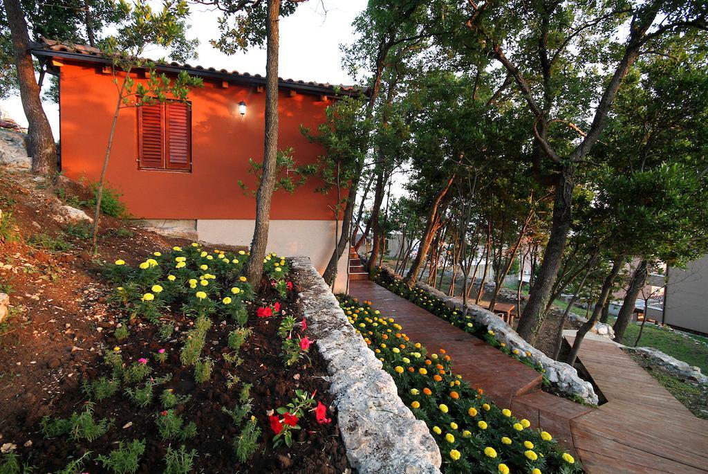 Harmonia Bungalows & Pool Sveti Stefan Rum bild