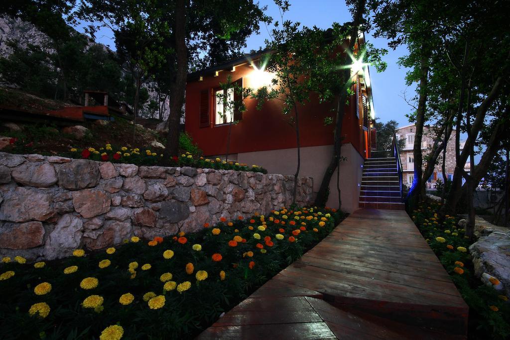 Harmonia Bungalows & Pool Sveti Stefan Rum bild